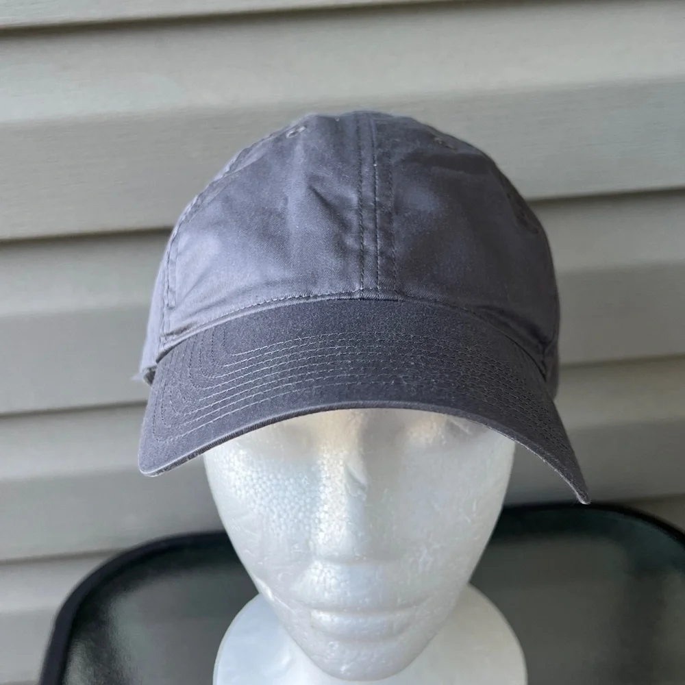 NWT- NIKE Club Cap Golf Strapback Hat GREY Sz M/L
